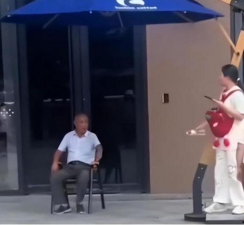 吃瓜群众小女孩头像,揭秘吃瓜群众小女孩的萌态瞬间