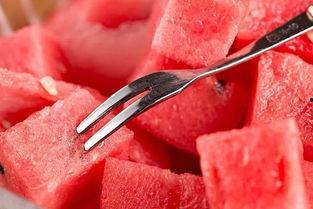 西瓜文案吃瓜群众怎么说,西瓜文案背后的趣味解读